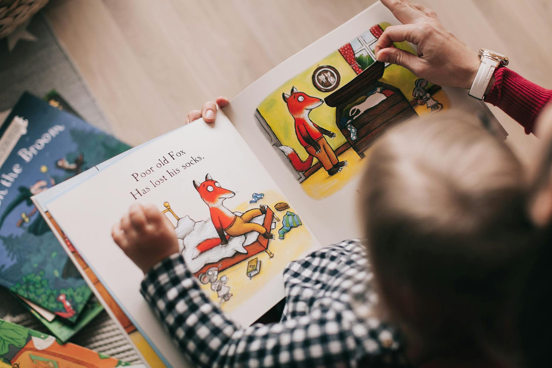 Momentos de leitura estão presentes na rotina de menos da metade das creches e pré-escolas, aponta estudo